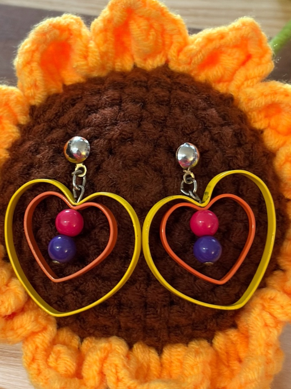 3/$30✨💛🌈Totally 80s Kidcore Metal Heart Drop Earrings ✨ Pierced🌈💛